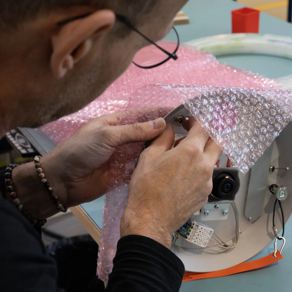 TM Licht Raum Referenzbericht 20251104 Bearbeitet Kabeldurchziehen Hand